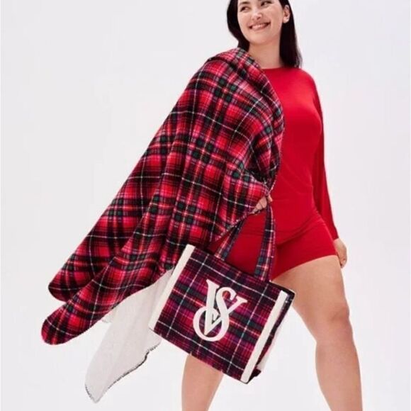 Victoria’s Secret Christmas holiday plaid tote NWT - Picture 2 of 7